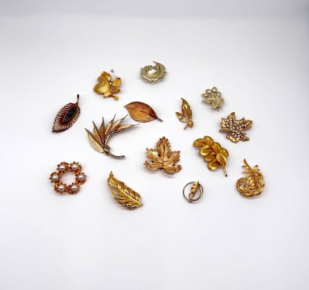 Lot 14 Vintage Gold Tone Leaf Floral Botanical Brooch Pins Mid Century Jewelry